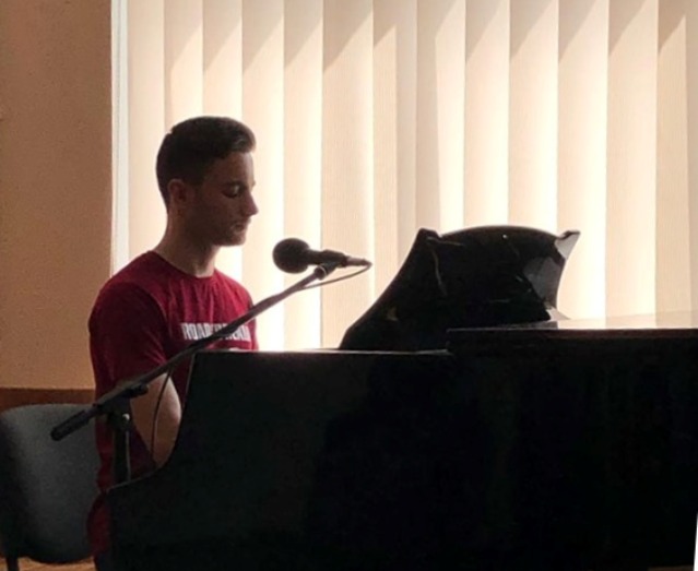 Студент групи ММ-22 Василь Галабурда.